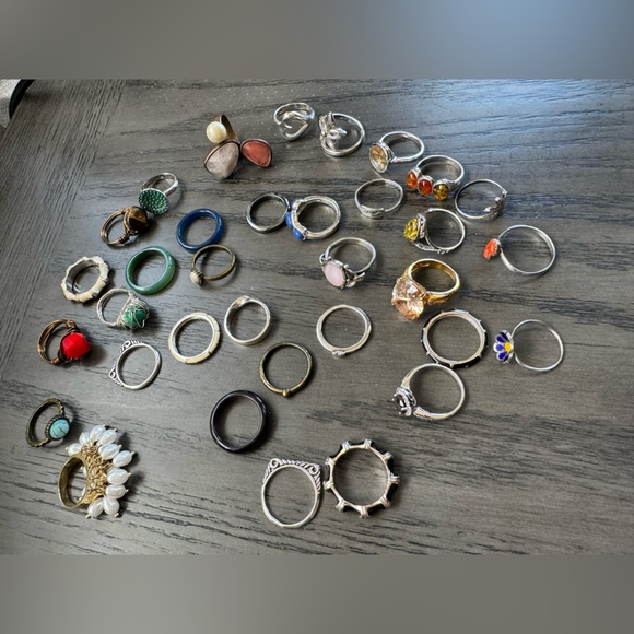 Size 7.5 Black Resin Ring - Picture 12 of 12